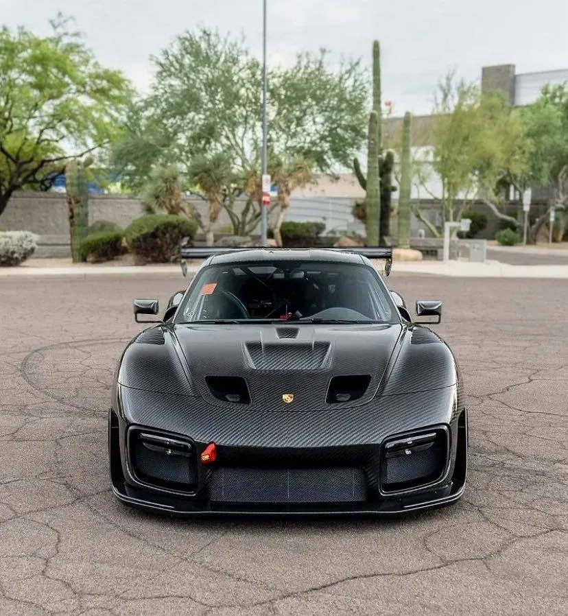 Gloss 6D Carbon Fiber PPF على سيارة