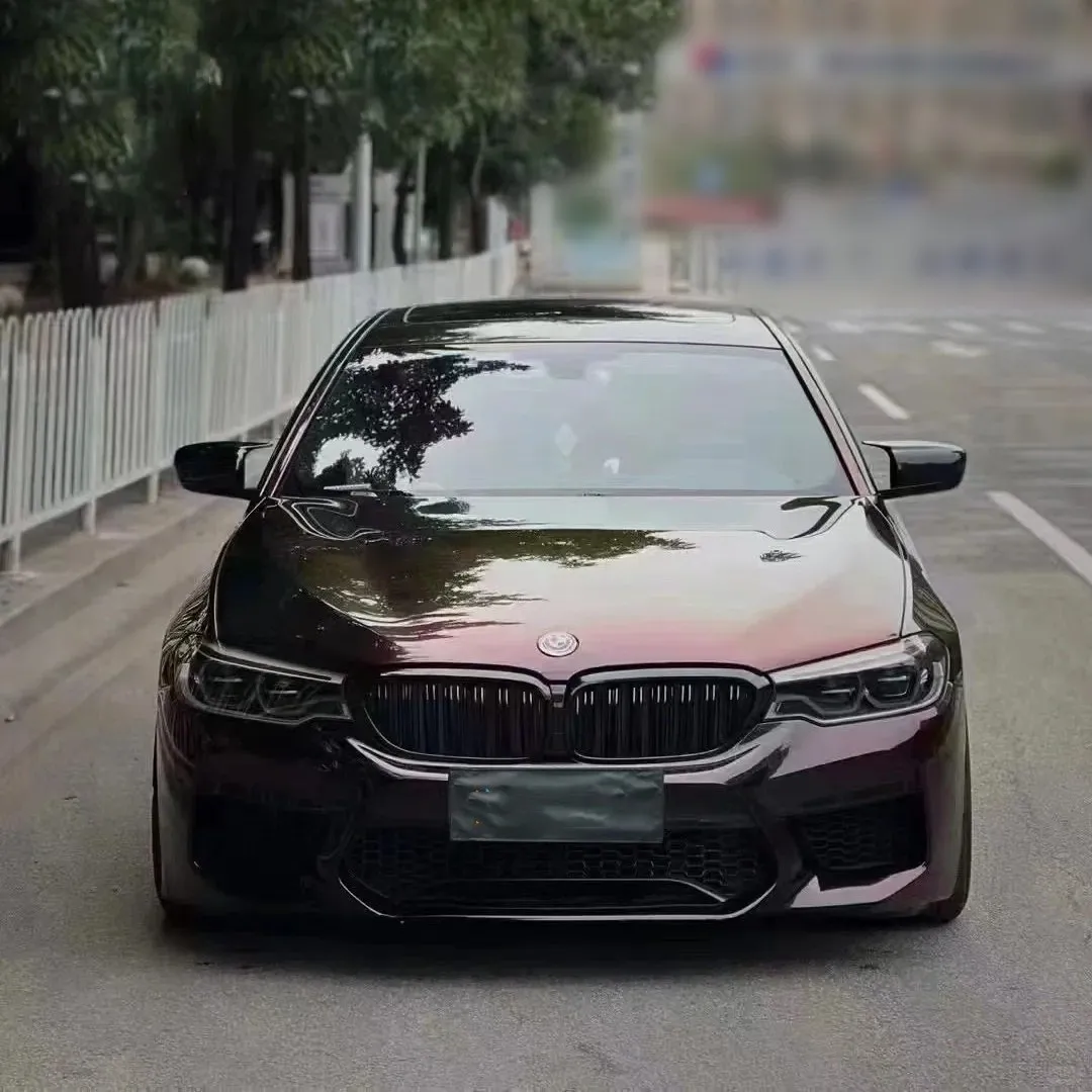Gloss Diamond Black Red على سيارة