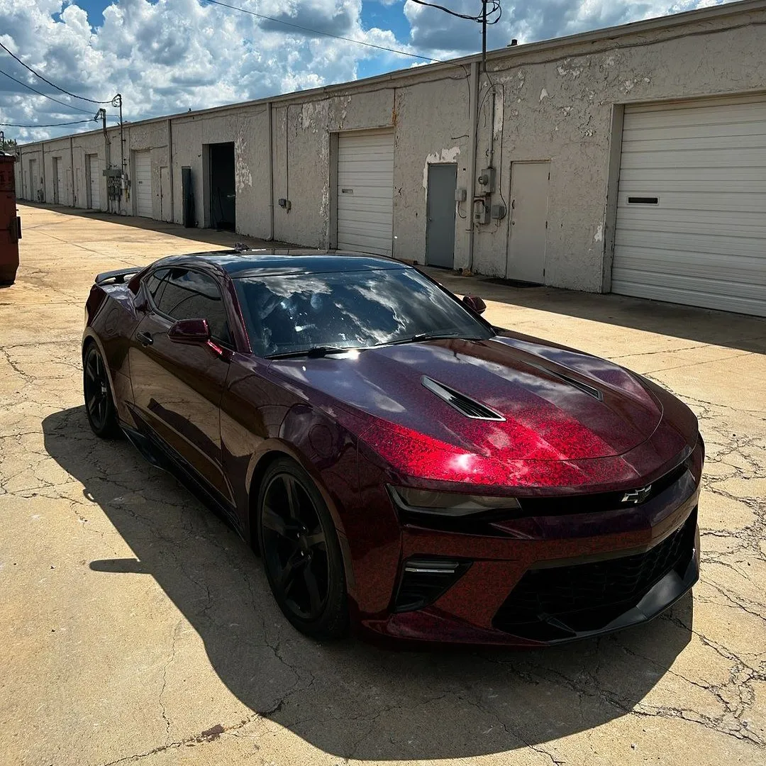 Gloss Forged Carbon Red على سيارة