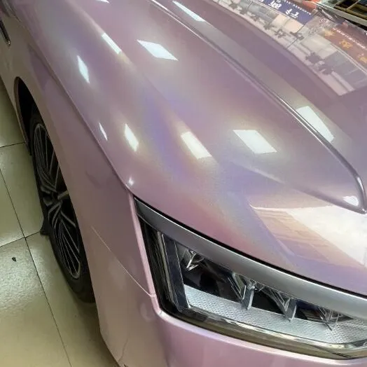 Gloss Laser Light Pink على سيارة