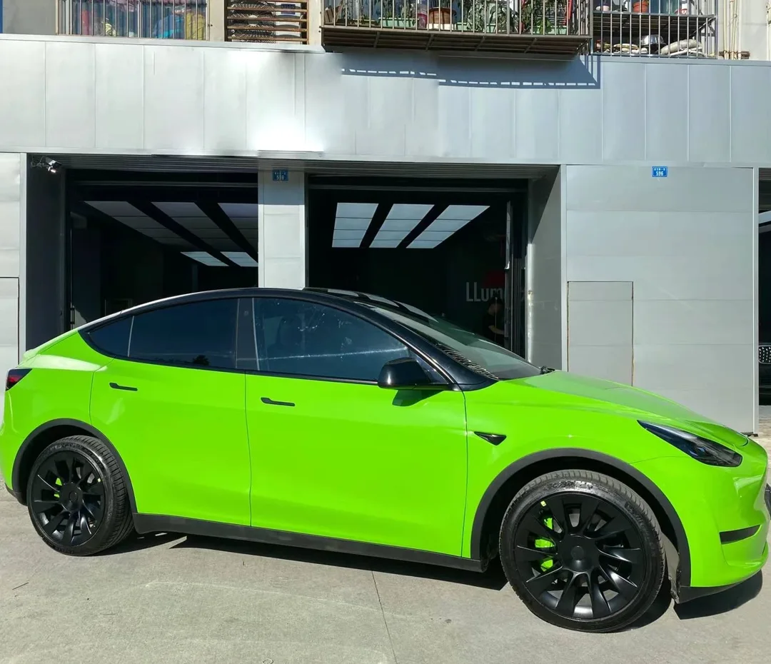 Gloss Lime Green PPF على سيارة