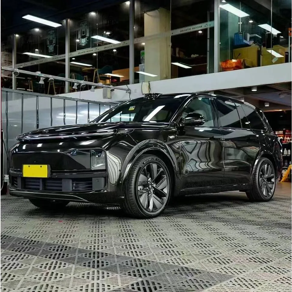 Gloss Metal Paint Black PPF على سيارة
