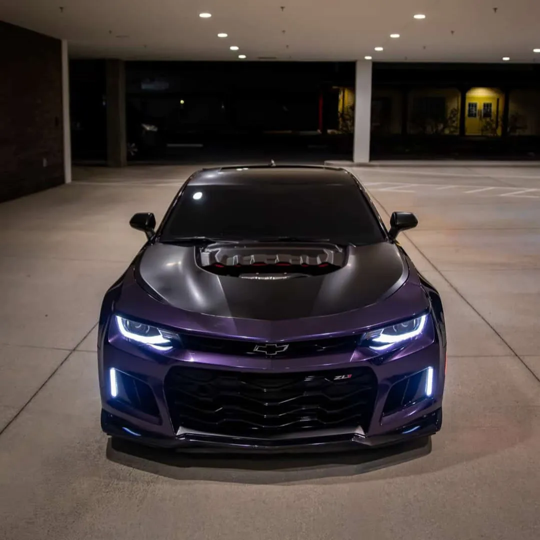 Gloss Metallic Galaxy Purple على سيارة