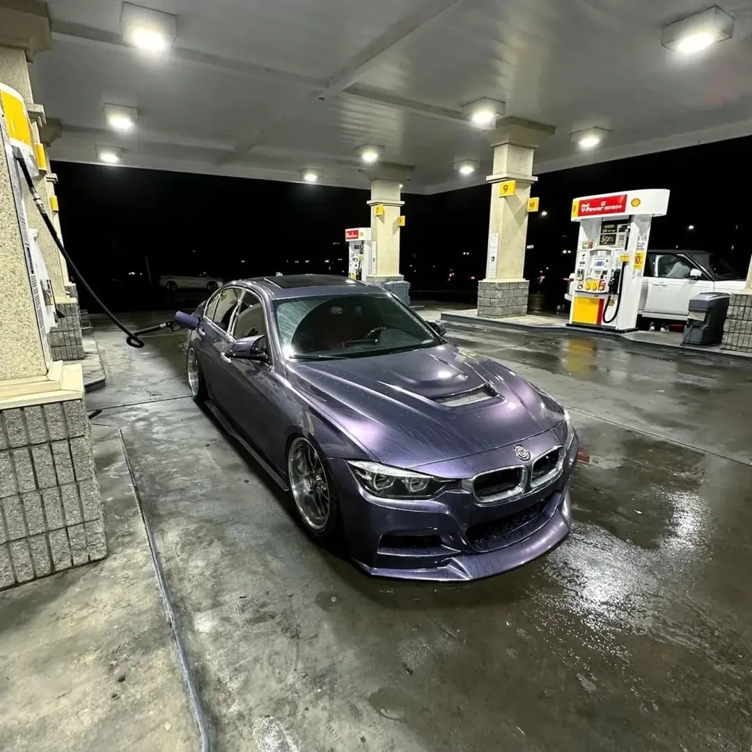 Gloss Metallic Rosemary Purple على سيارة
