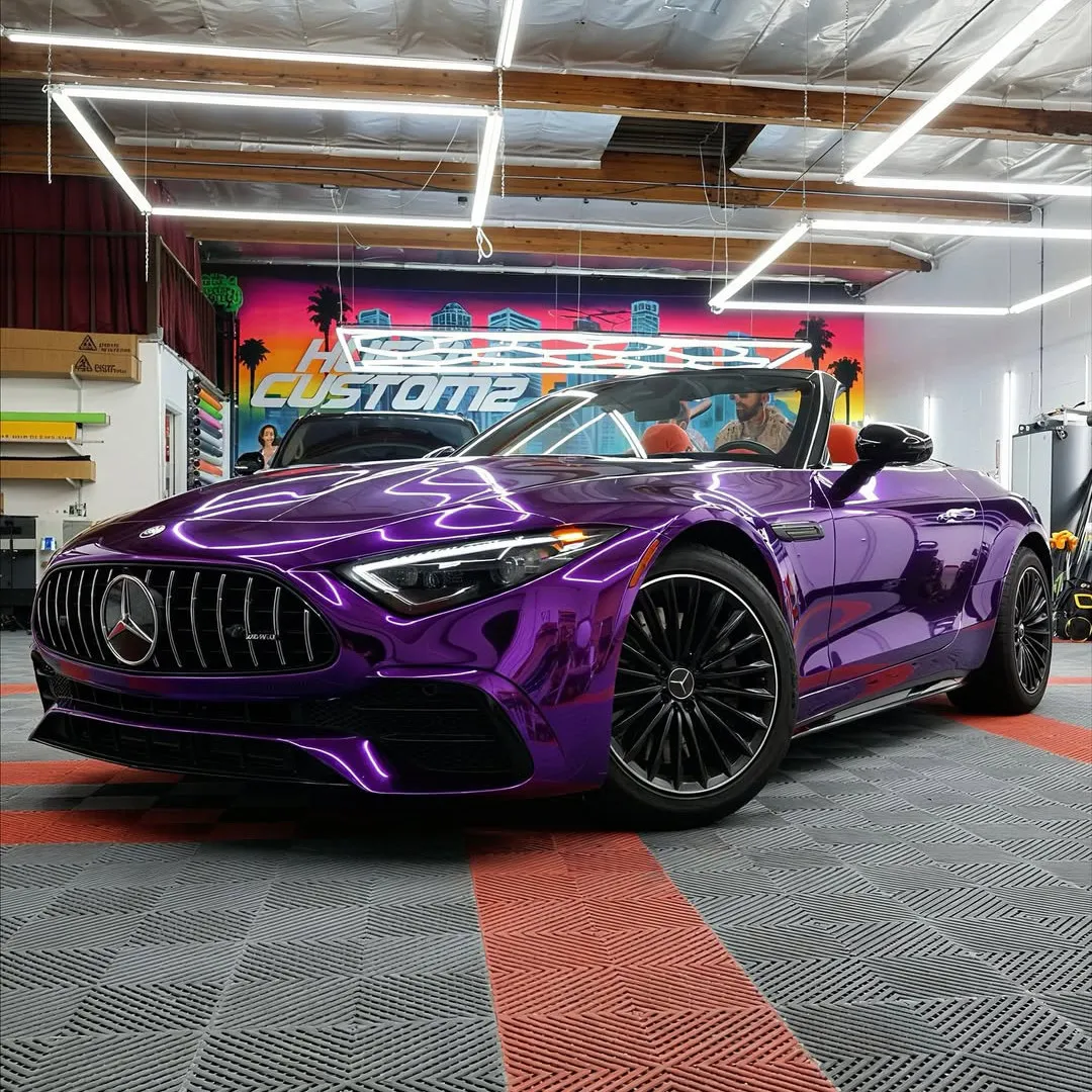 Gloss Purple Chrome على سيارة