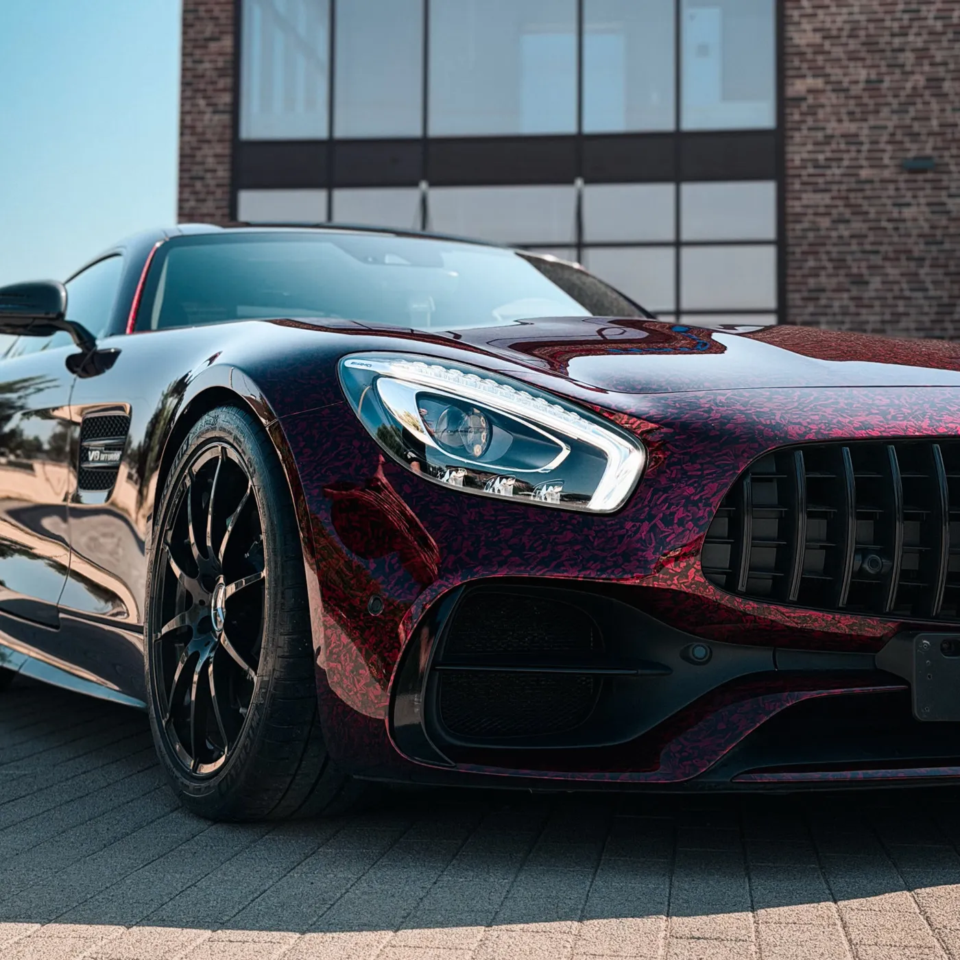 Gloss Red Forged Carbon PPF على سيارة
