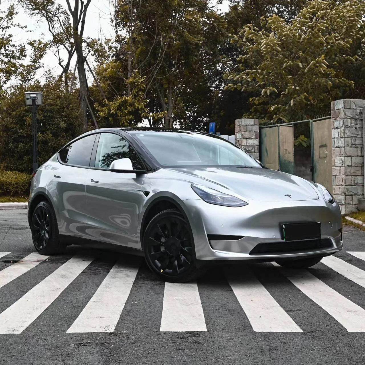Glossy Metallic GT Silver PPF على سيارة