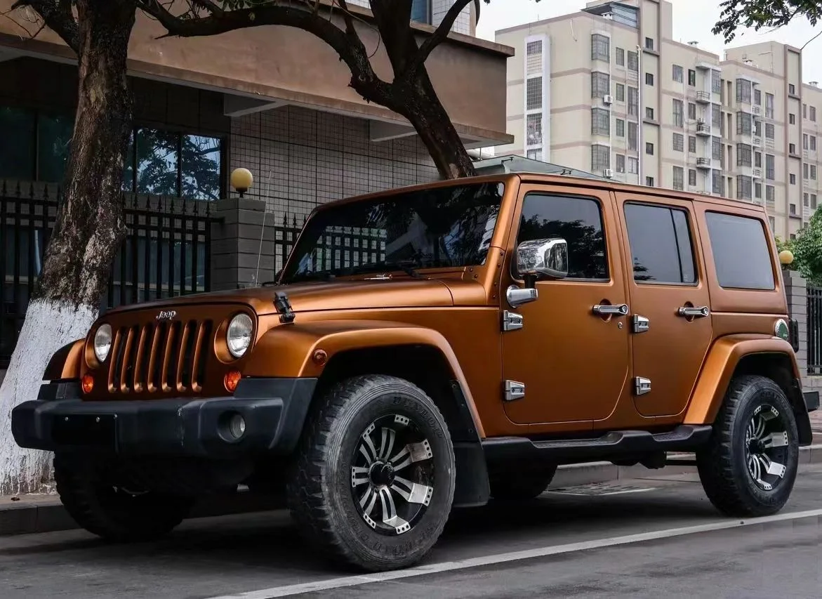 Matte Metallic Copper على سيارة