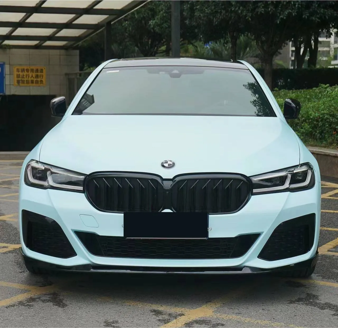 Matte Muriwai White على سيارة