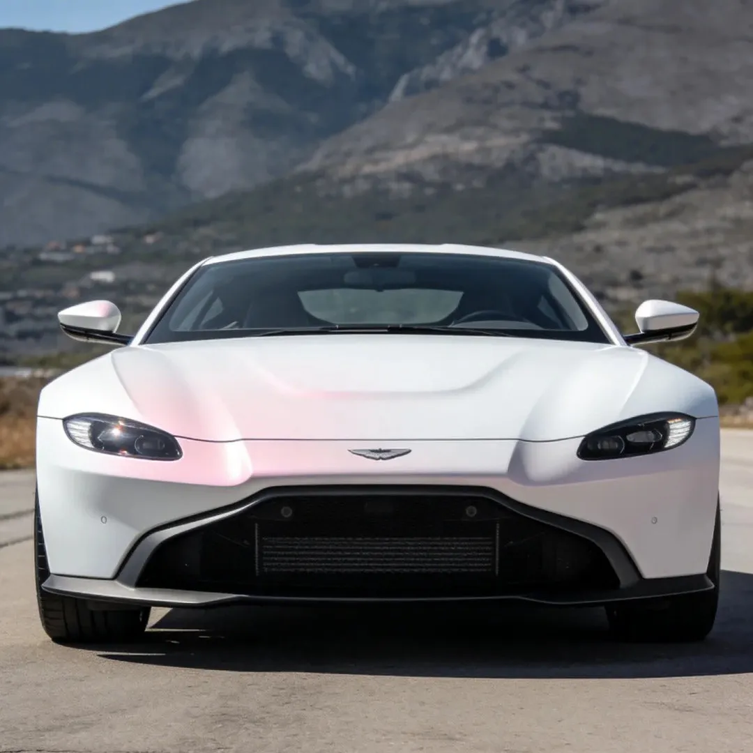 Matte White To Pink على سيارة
